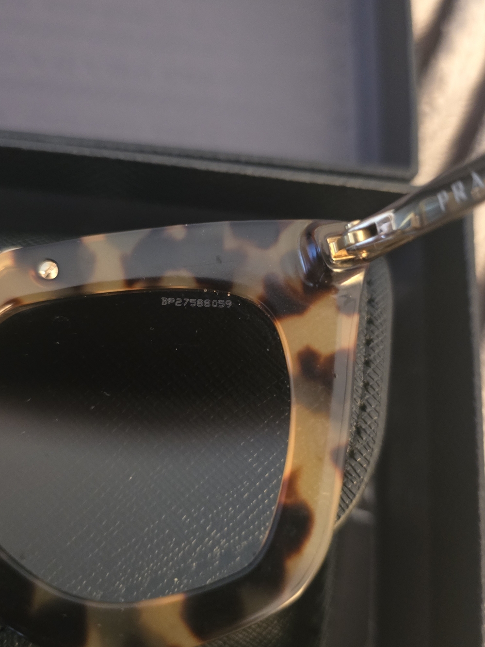 Prada SPR09Q Cinema Tortoise Shell Sunglasses Black Saffiano Leather Case + Box - Picture 4 of 16